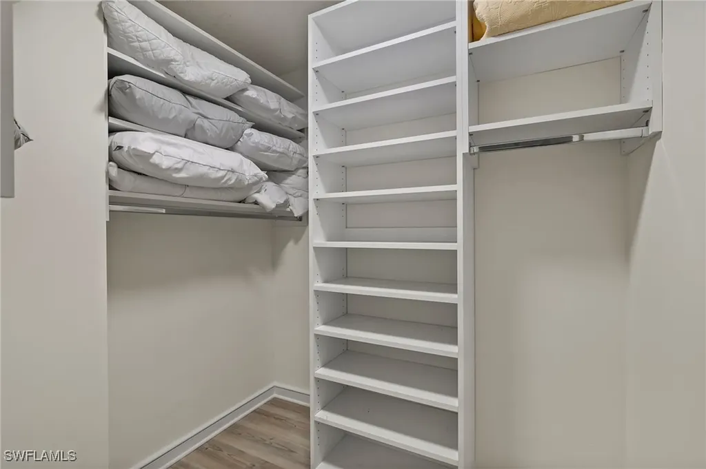 100 Glenview Place Naples FL 34108