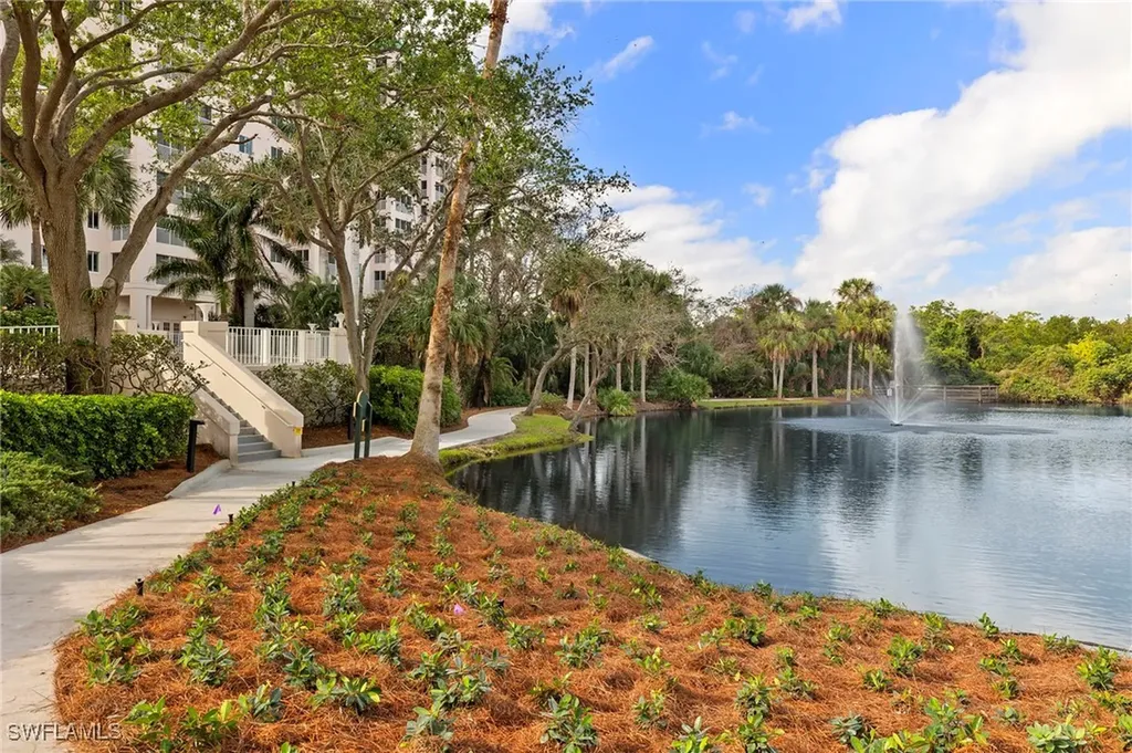 100 Glenview Place Naples FL 34108