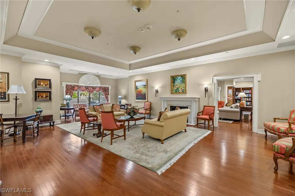 100 Glenview Place Naples FL 34108