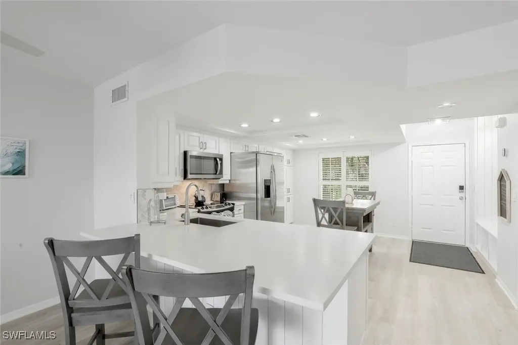 9101 Vanderbilt Drive Naples FL 34108