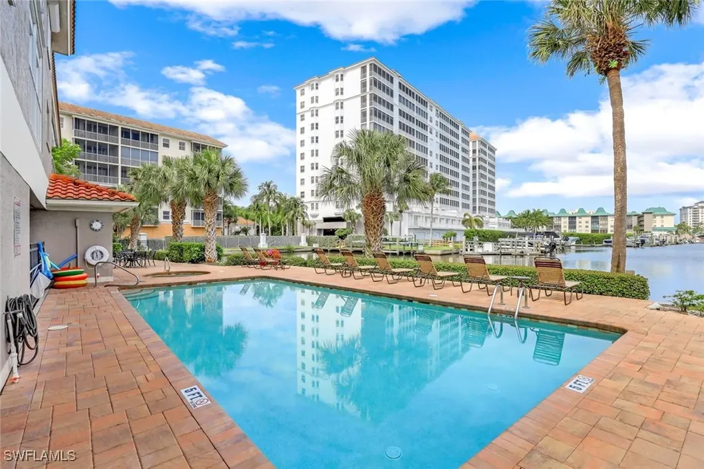 9101 Vanderbilt Drive Naples FL 34108