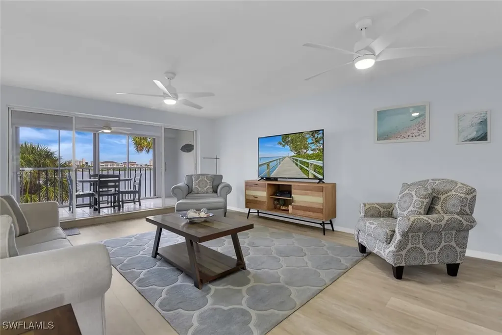 9101 Vanderbilt Drive Naples FL 34108
