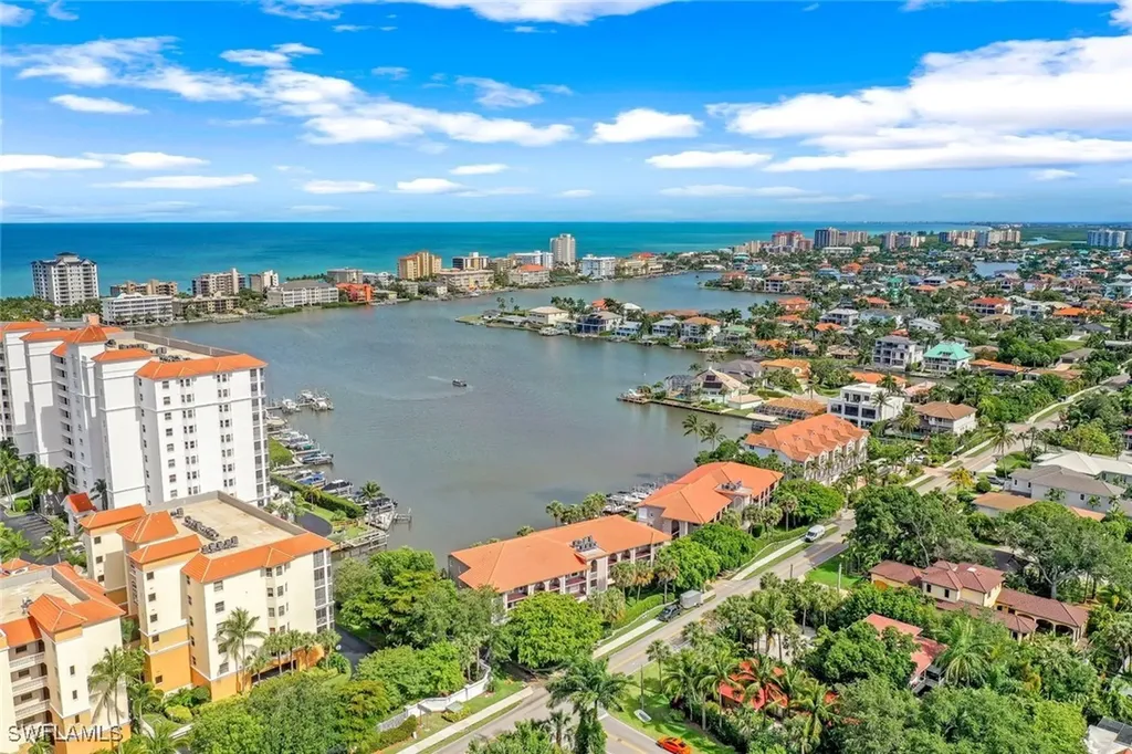 9101 Vanderbilt Drive Naples FL 34108