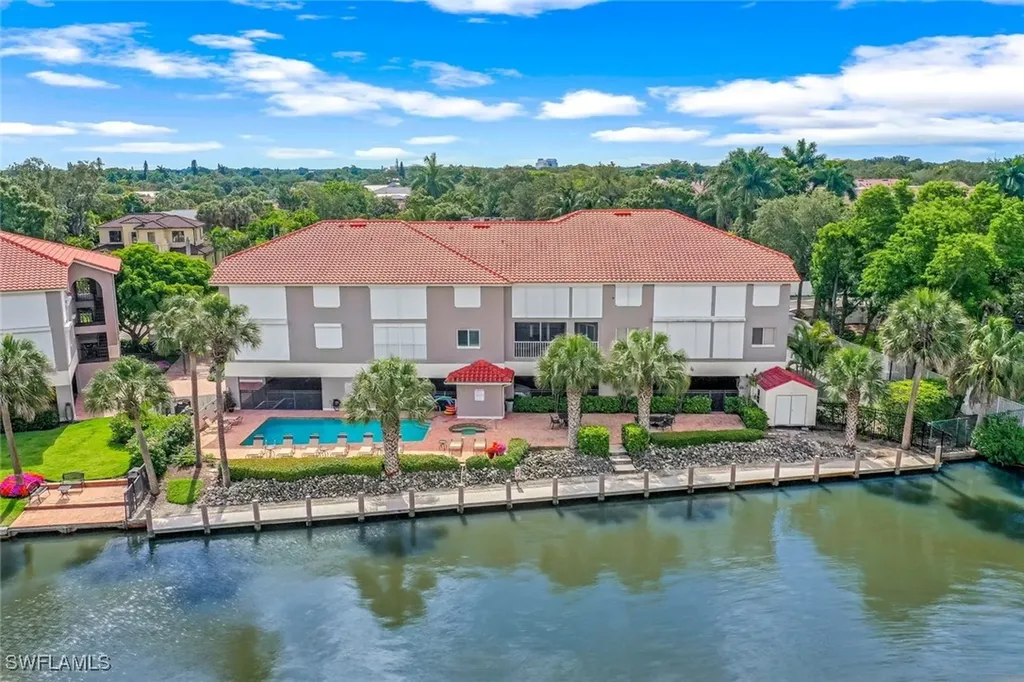 9101 Vanderbilt Drive Naples FL 34108