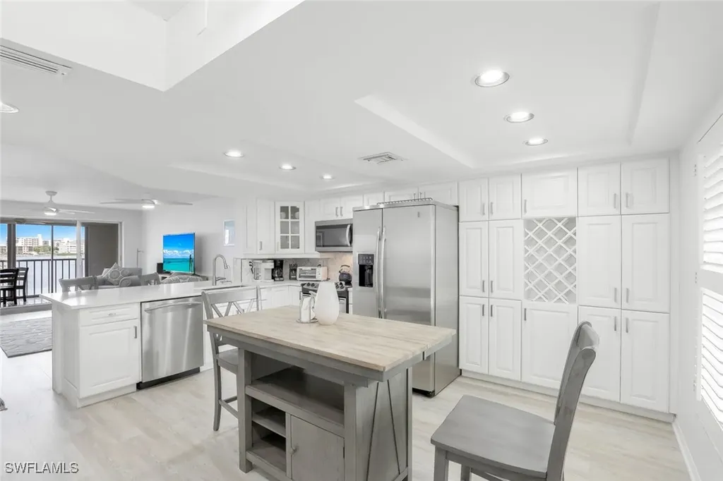 9101 Vanderbilt Drive Naples FL 34108