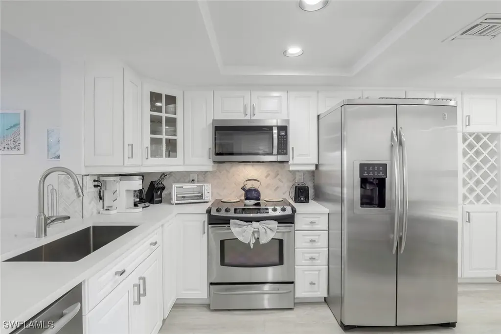 9101 Vanderbilt Drive Naples FL 34108