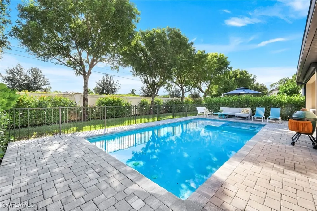 9445 Glenforest Drive Naples FL 34120