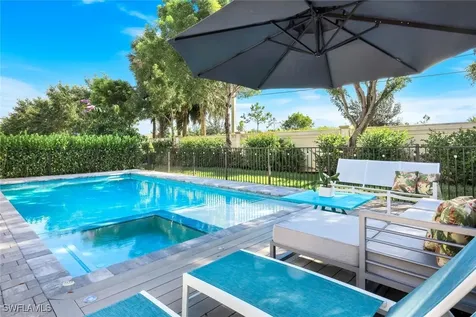 9445 Glenforest Drive Naples FL 34120