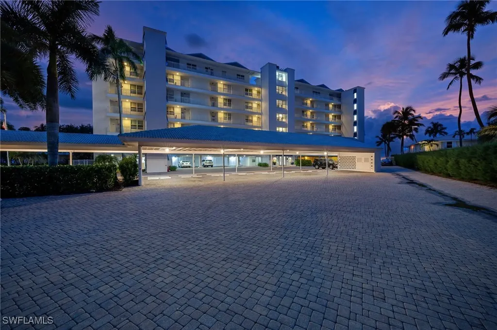 2121 Gulf Shore Boulevard N Naples FL 34102