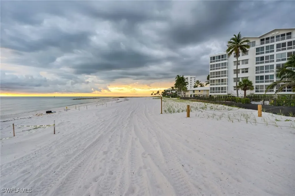2121 Gulf Shore Boulevard N Naples FL 34102