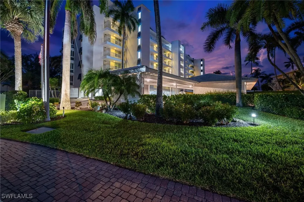 2121 Gulf Shore Boulevard N Naples FL 34102
