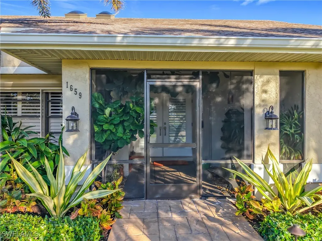 1659 Sandpiper Street Naples FL 34102