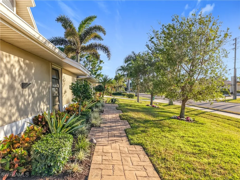 1659 Sandpiper Street Naples FL 34102