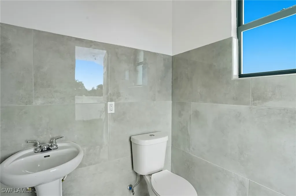 2314 NW 33rd Place Cape Coral FL 33993