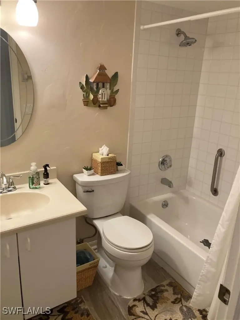 7340 Glenmoor Lane Naples FL 34104