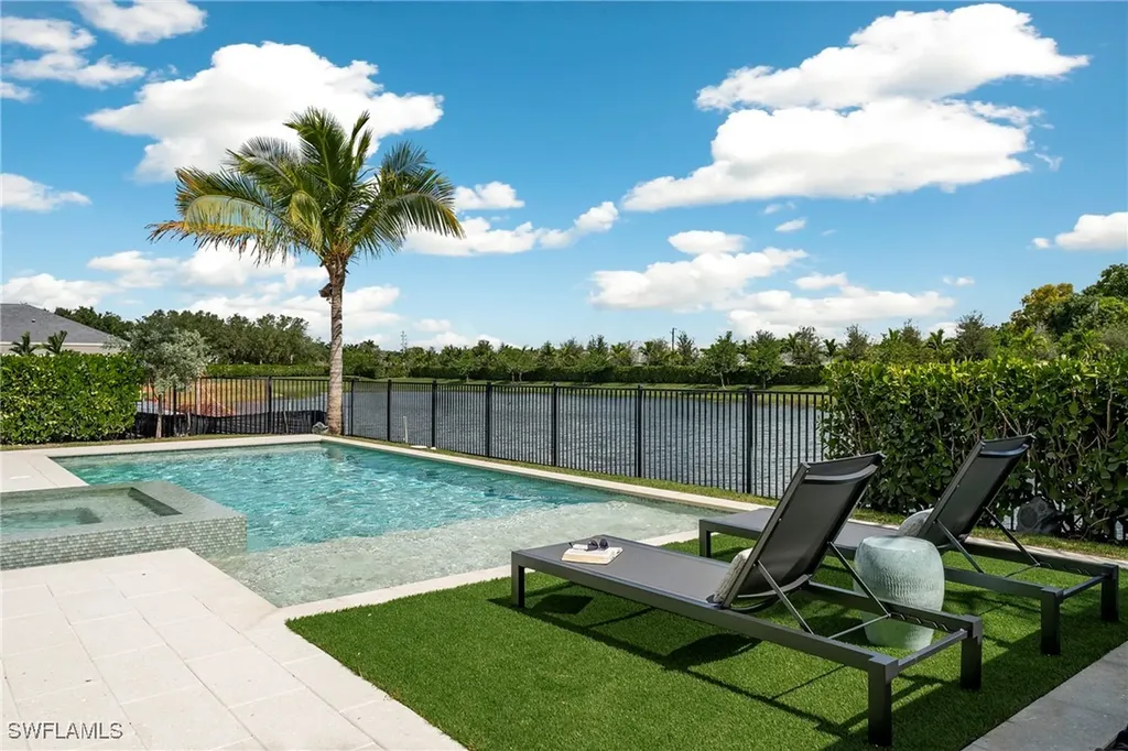 6704 Newport Road Naples FL 34109