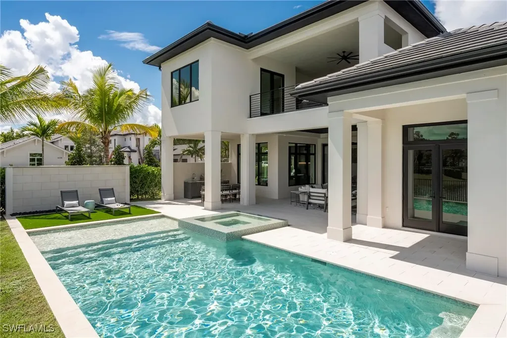 6704 Newport Road Naples FL 34109