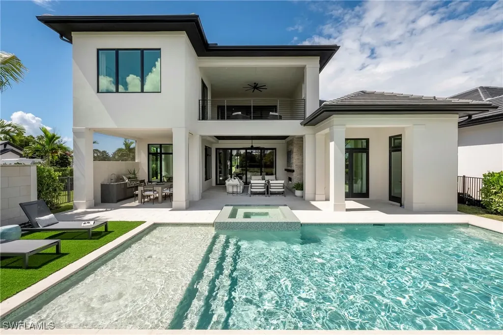 6704 Newport Road Naples FL 34109