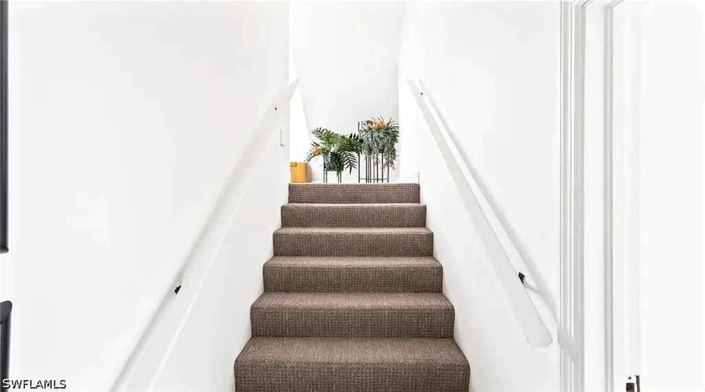 2700 Treasure Lane Naples FL 34102