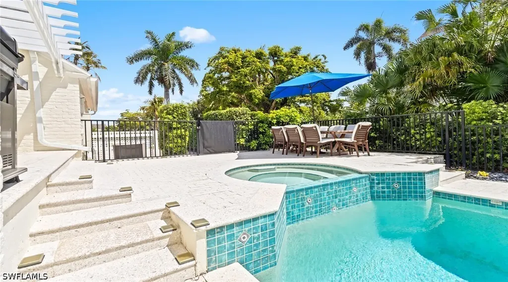 2700 Treasure Lane Naples FL 34102