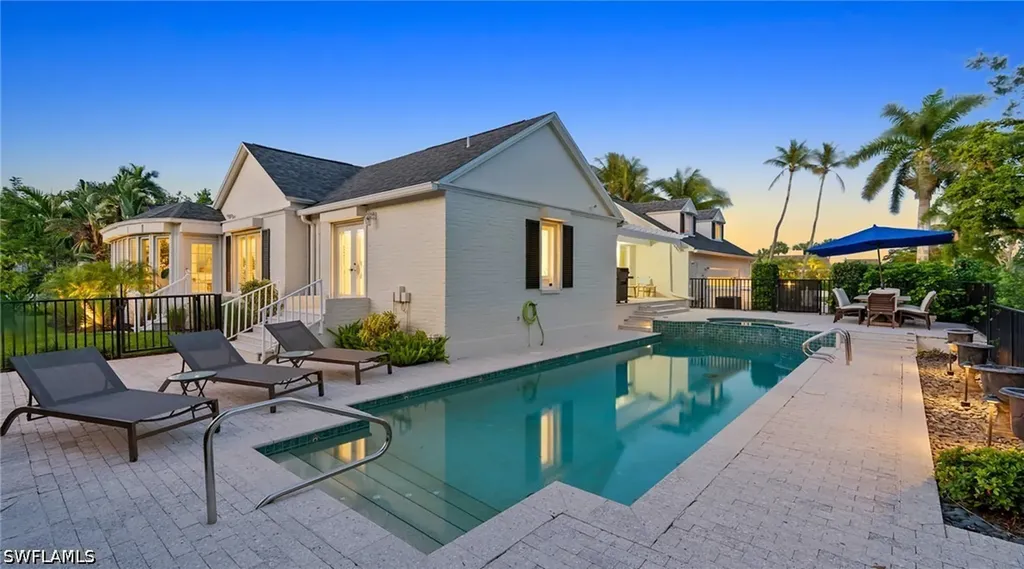 2700 Treasure Lane Naples FL 34102