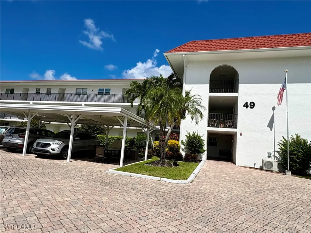 Naples FL, 49 High Point Circle S, Unit 104