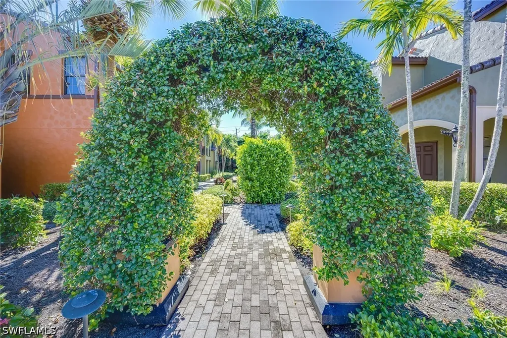 9036 Alturas Street Naples FL 34113