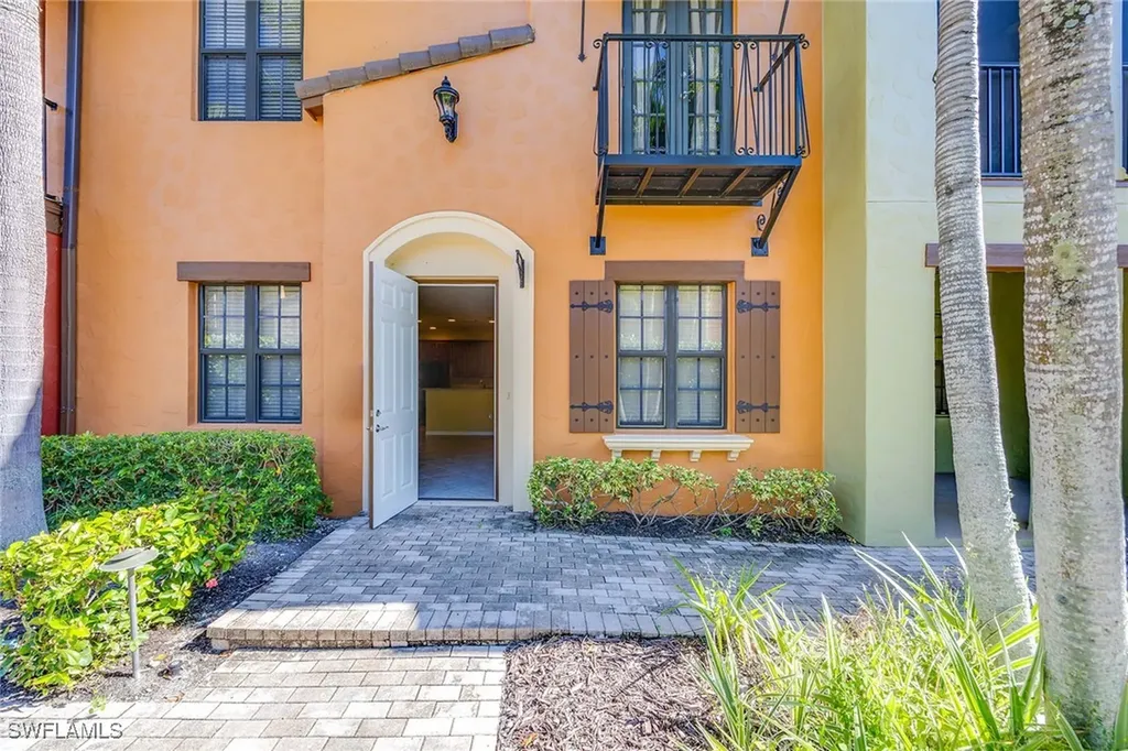 9036 Alturas Street Naples FL 34113