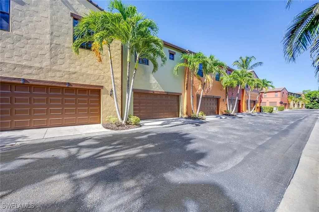 9036 Alturas Street Naples FL 34113