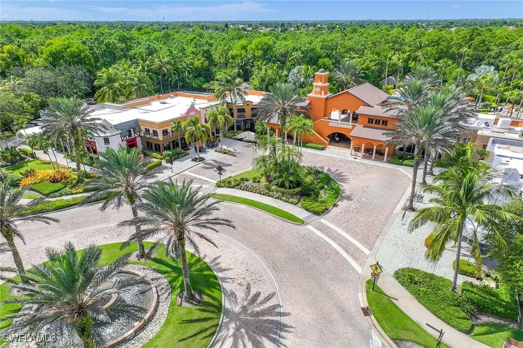 9036 Alturas Street Naples FL 34113