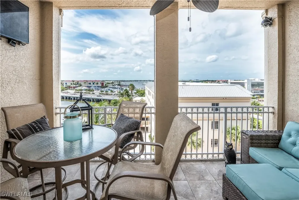 450 Bayfront Place Naples FL 34102