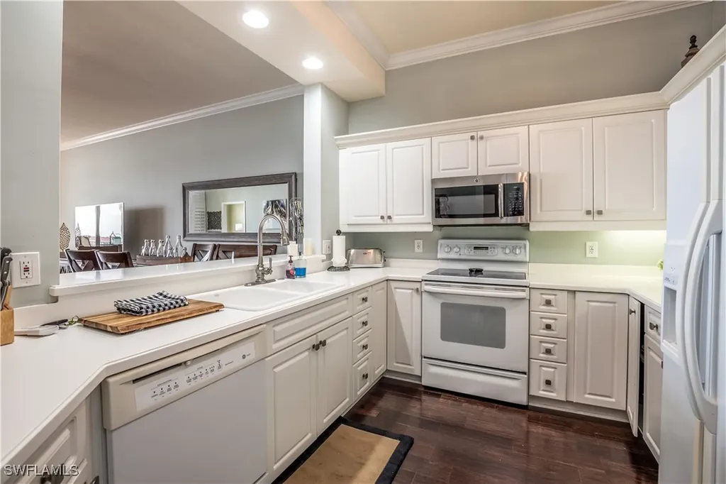 450 Bayfront Place Naples FL 34102
