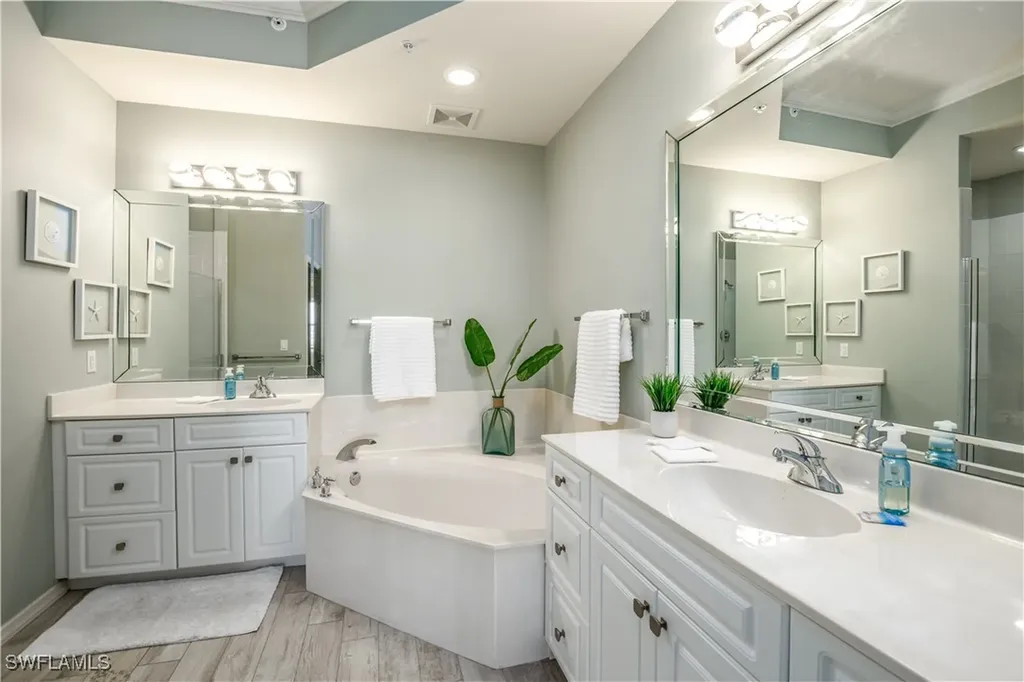 450 Bayfront Place Naples FL 34102