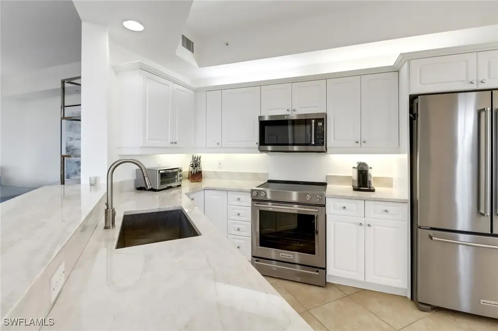 450 Bayfront Place Naples FL 34102