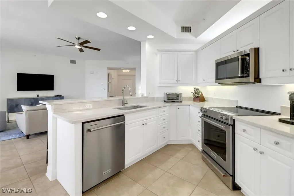 450 Bayfront Place Naples FL 34102