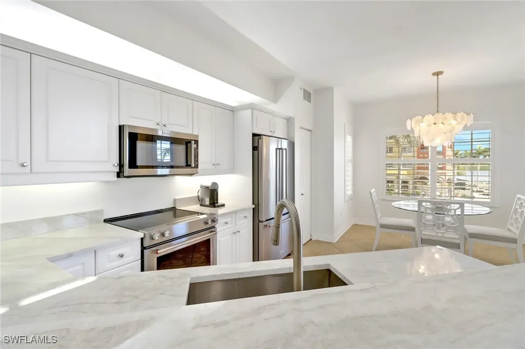 450 Bayfront Place Naples FL 34102