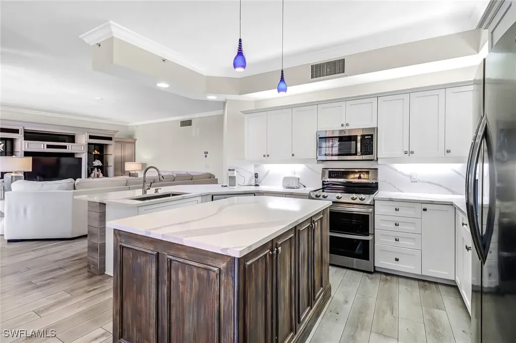 450 Bayfront Place Naples FL 34102