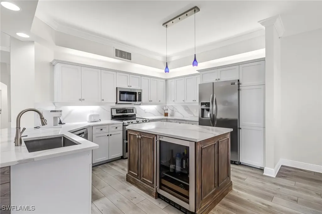 450 Bayfront Place Naples FL 34102