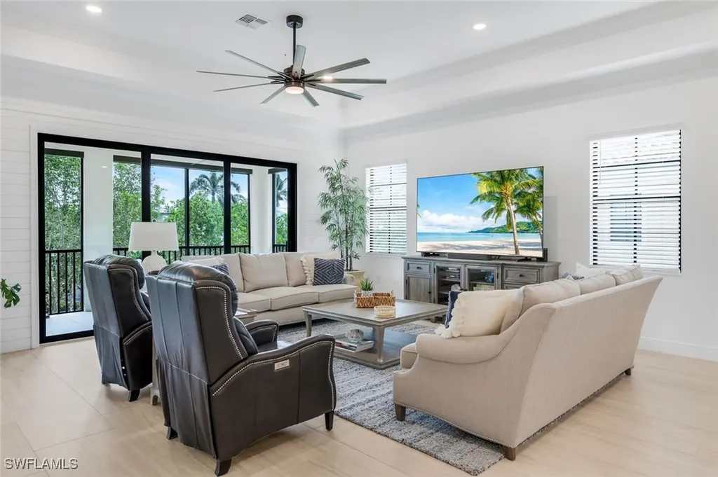 2472 Breakwater Way Naples FL 34112