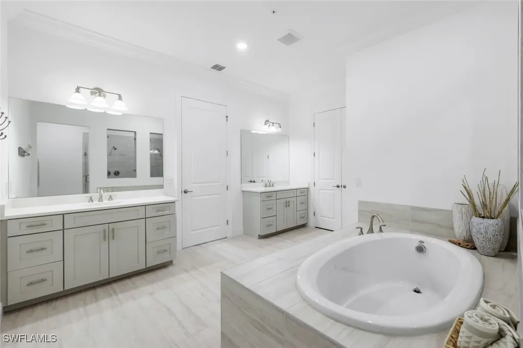 2472 Breakwater Way Naples FL 34112