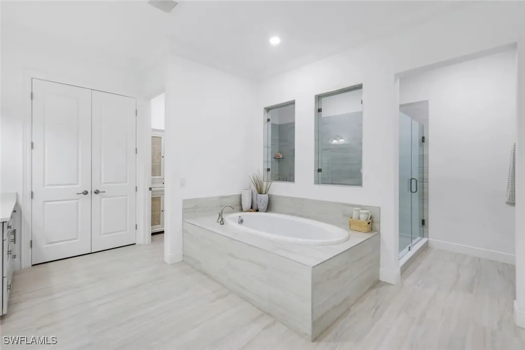 2472 Breakwater Way Naples FL 34112