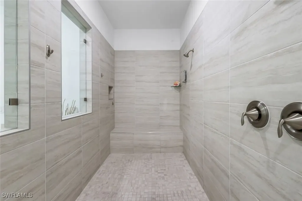 2472 Breakwater Way Naples FL 34112