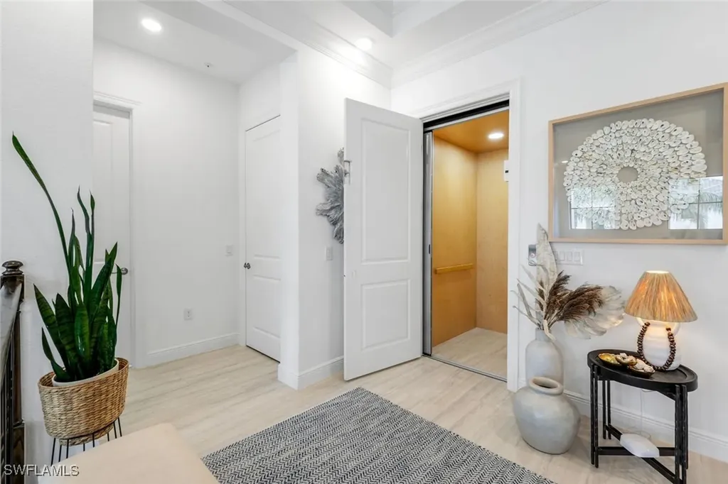 2472 Breakwater Way Naples FL 34112