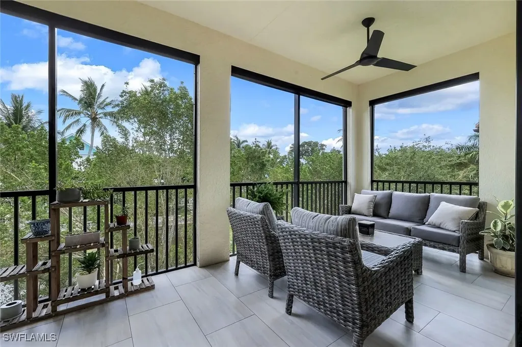 2472 Breakwater Way Naples FL 34112