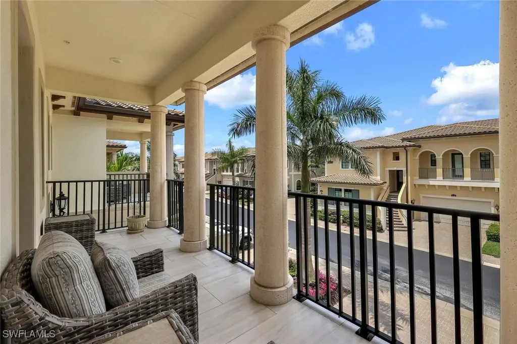 2472 Breakwater Way Naples FL 34112