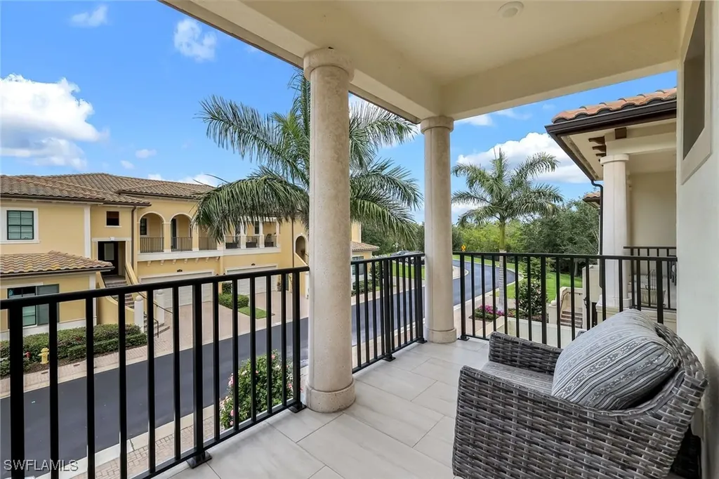 2472 Breakwater Way Naples FL 34112