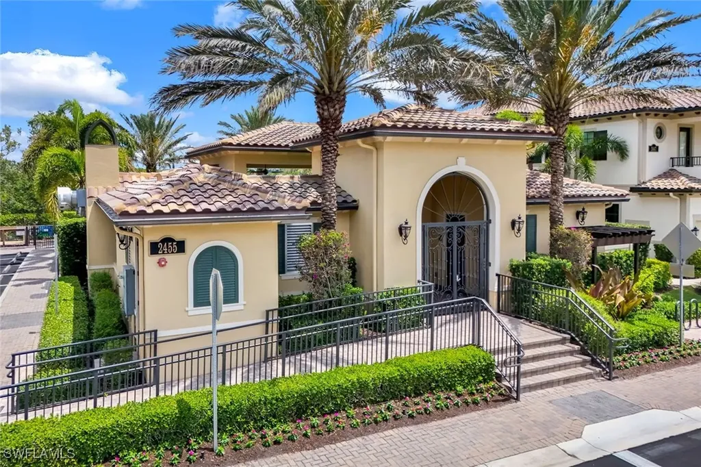 2472 Breakwater Way Naples FL 34112