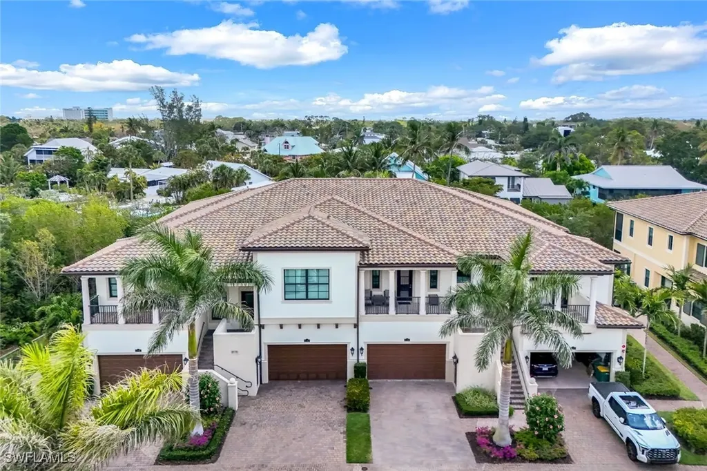 2472 Breakwater Way Naples FL 34112