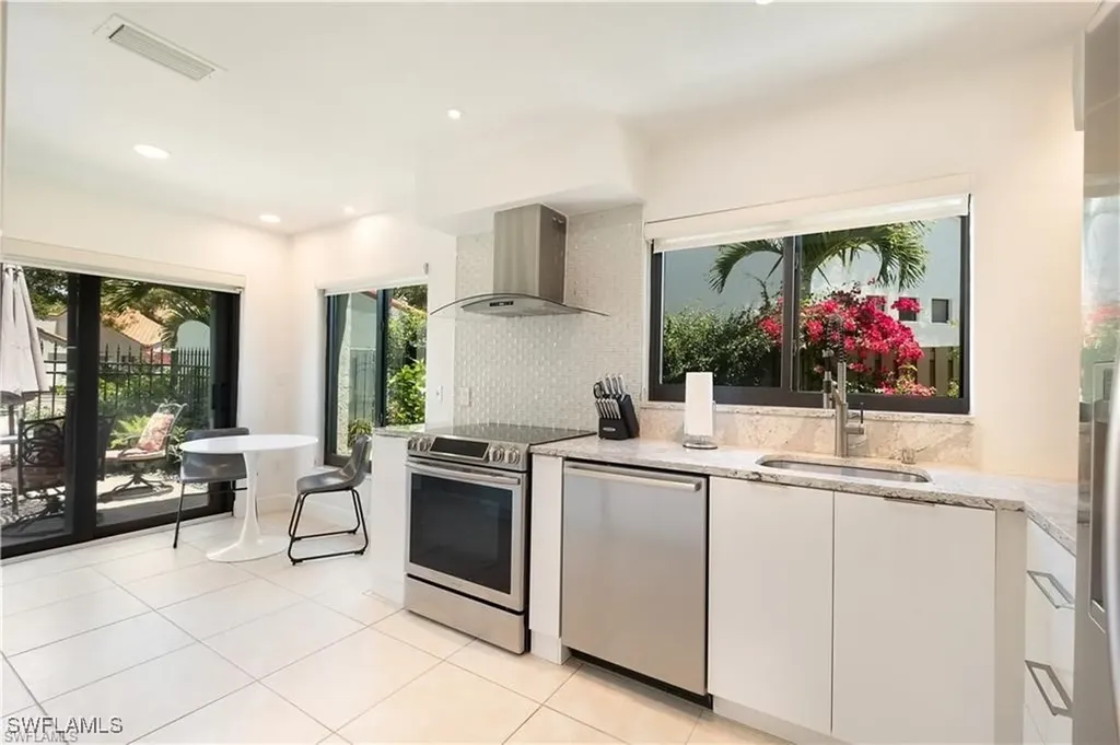 845 Reef Point Circle Naples FL 34108