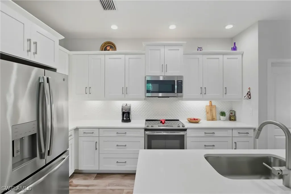 6947 Avalon Circle Naples FL 34112